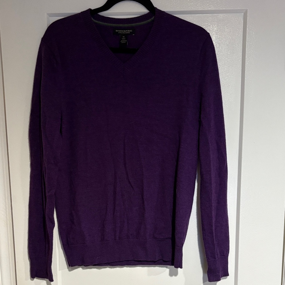 Banana Republic Men's Deep Purple V-Neck Sweater